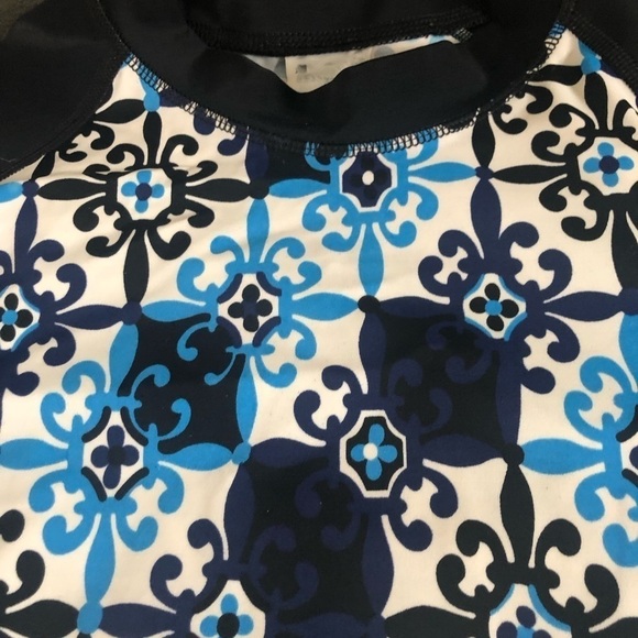 Lands End Rash Guard Sz. M 10/12 Fitted Long Sleeve Black Blue Printed High Neck - Picture 4 of 5